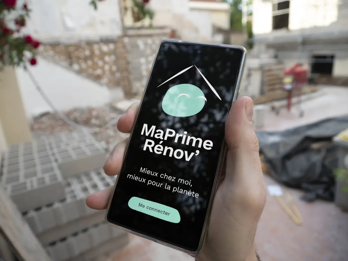 Téléphone portable avec l'application MaPrimeRénov'