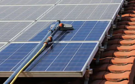 Detail d'un panneau photovoltaïque sur une toiture