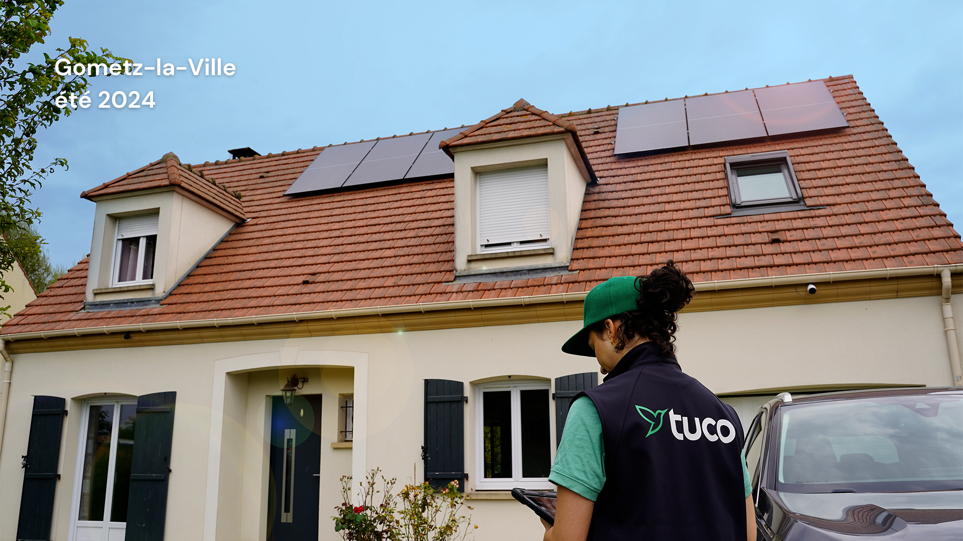 maison avec panneaux solaires et salariée tuco